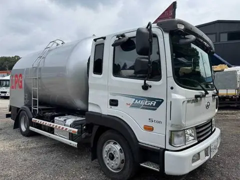 현대 메가트럭 7톤 탱크로리 2016년식 메가트럭 LPG 탱크로리 조수석 전측면