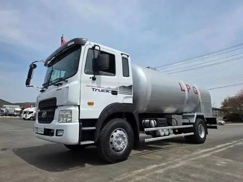 현대 뉴파워트럭 8톤 탱크로리 2011년식 LPG 탱크로리 전측면