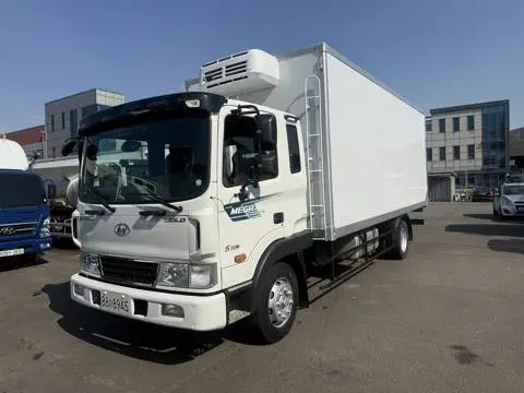 현대 메가트럭 5톤 냉동탑 2023년식 메가트럭 냉동탑 전측면